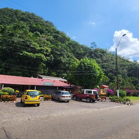Balneario Chorillano Hotel Villavicencio Bagian luar foto