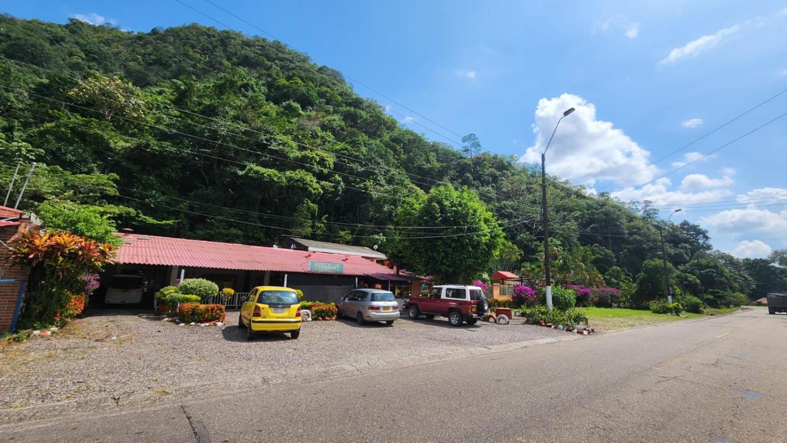 Balneario Chorillano Hotel Villavicencio Bagian luar foto