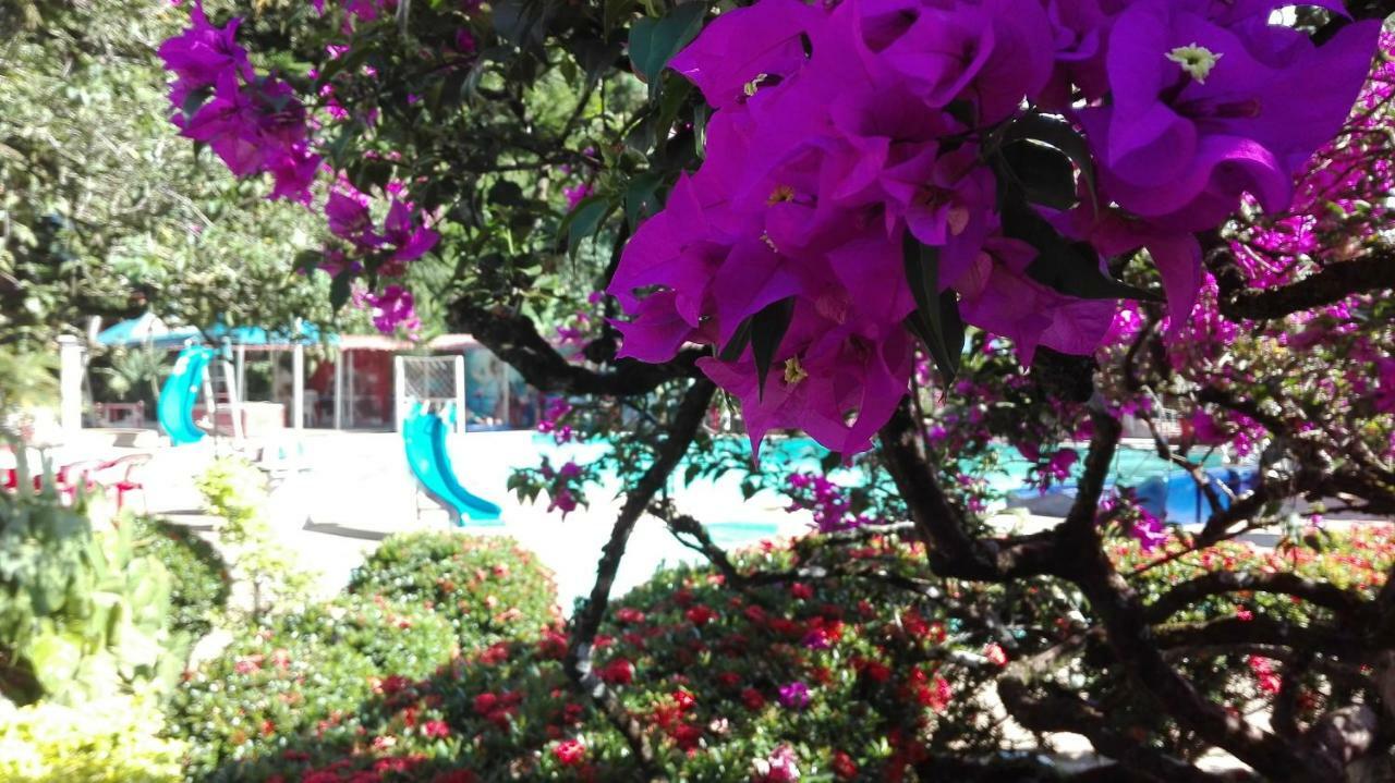 Balneario Chorillano Hotel Villavicencio Bagian luar foto